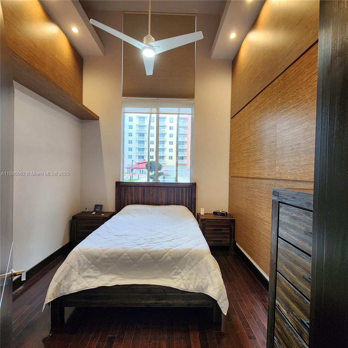 VENTURE AT AVENTURA WEST - Residential