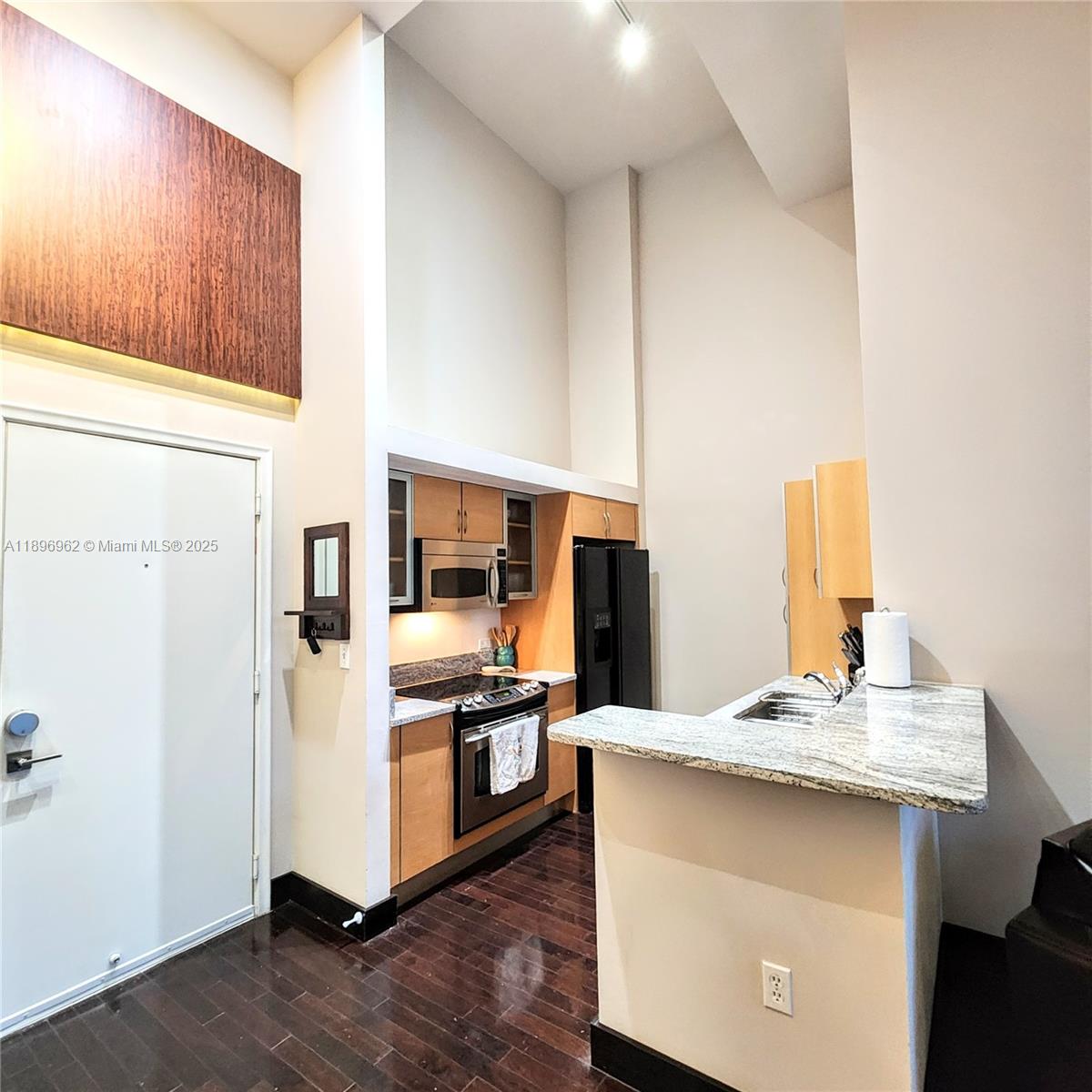 VENTURE AT AVENTURA WEST - Residential