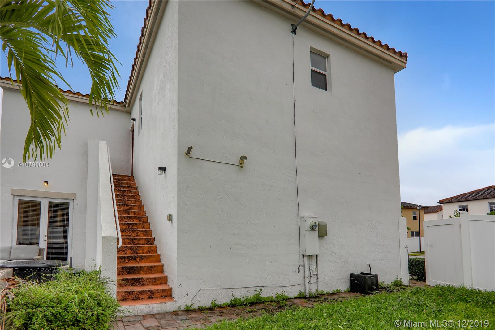 KENDALL COMMONS RESIDENTI - Residential
