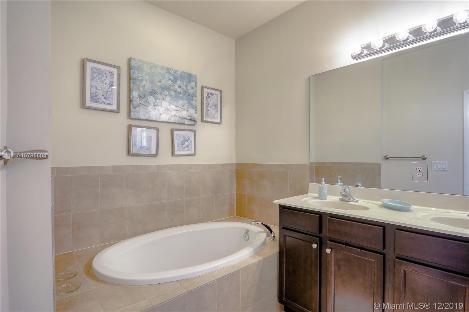 KENDALL COMMONS RESIDENTI - Residential