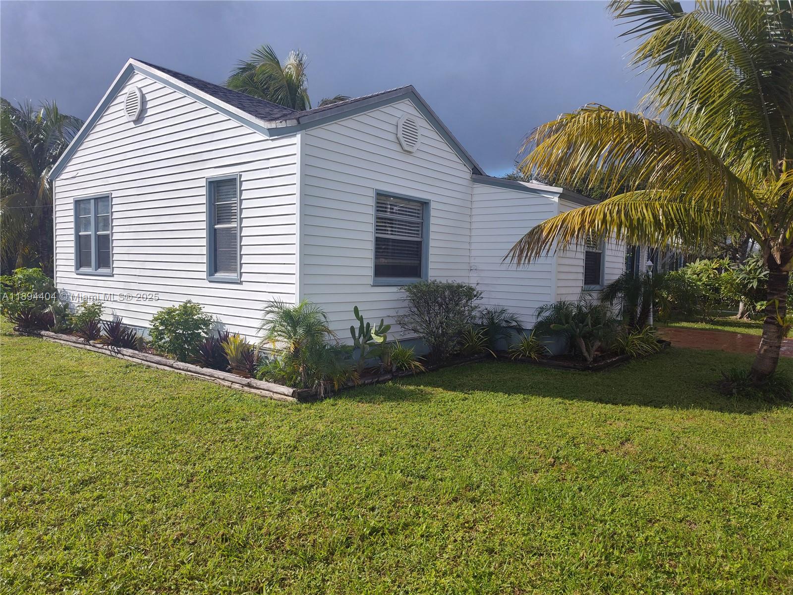 MODELO PARK - Residential Lease