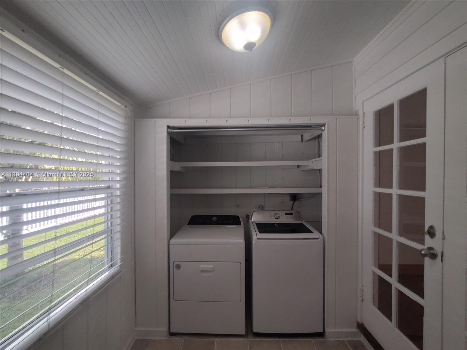 MODELO PARK - Residential Lease