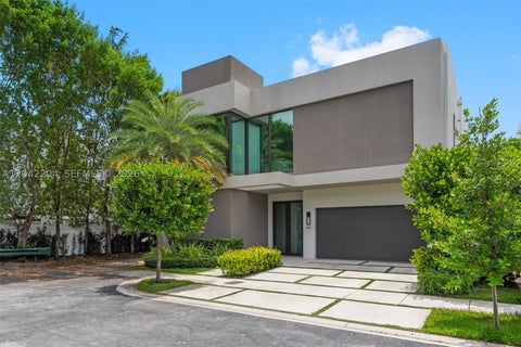 Photo of 6814 NW 104th Ct, Doral, FL 33178 (MLS # A12042204)