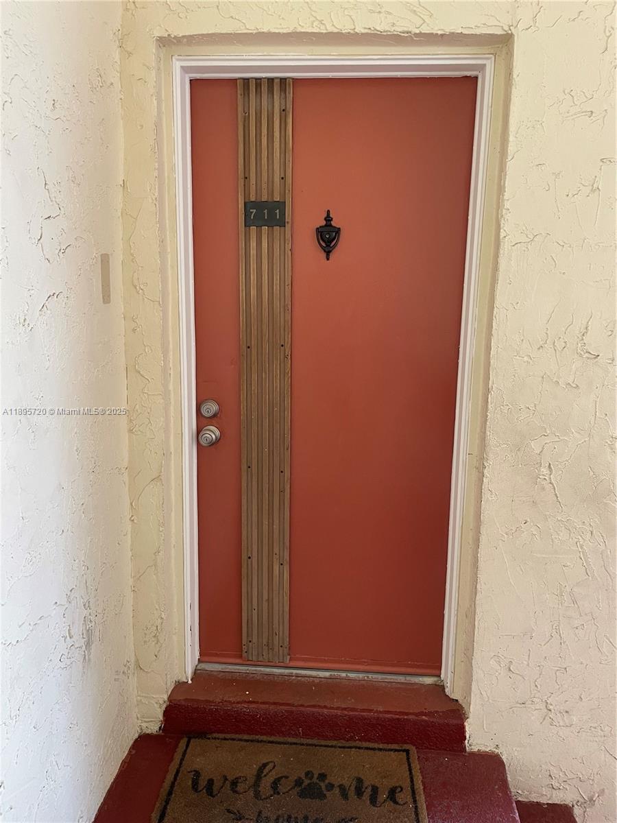 LAGO DEL REY 2 BEDROOMS AND 2 BATHS UNIT IN SECOND FLOOR. NICE COMMUNITY AND GOOD LOCATION.