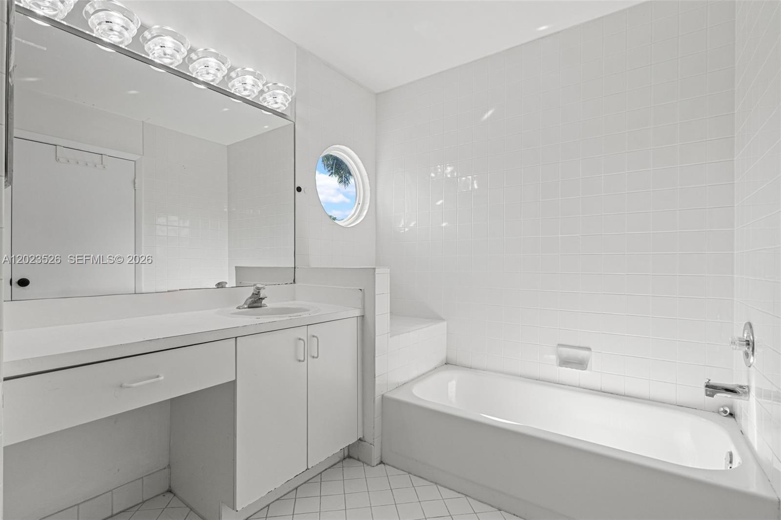 LAKES BY THE BAY SEC 5 - Residential
