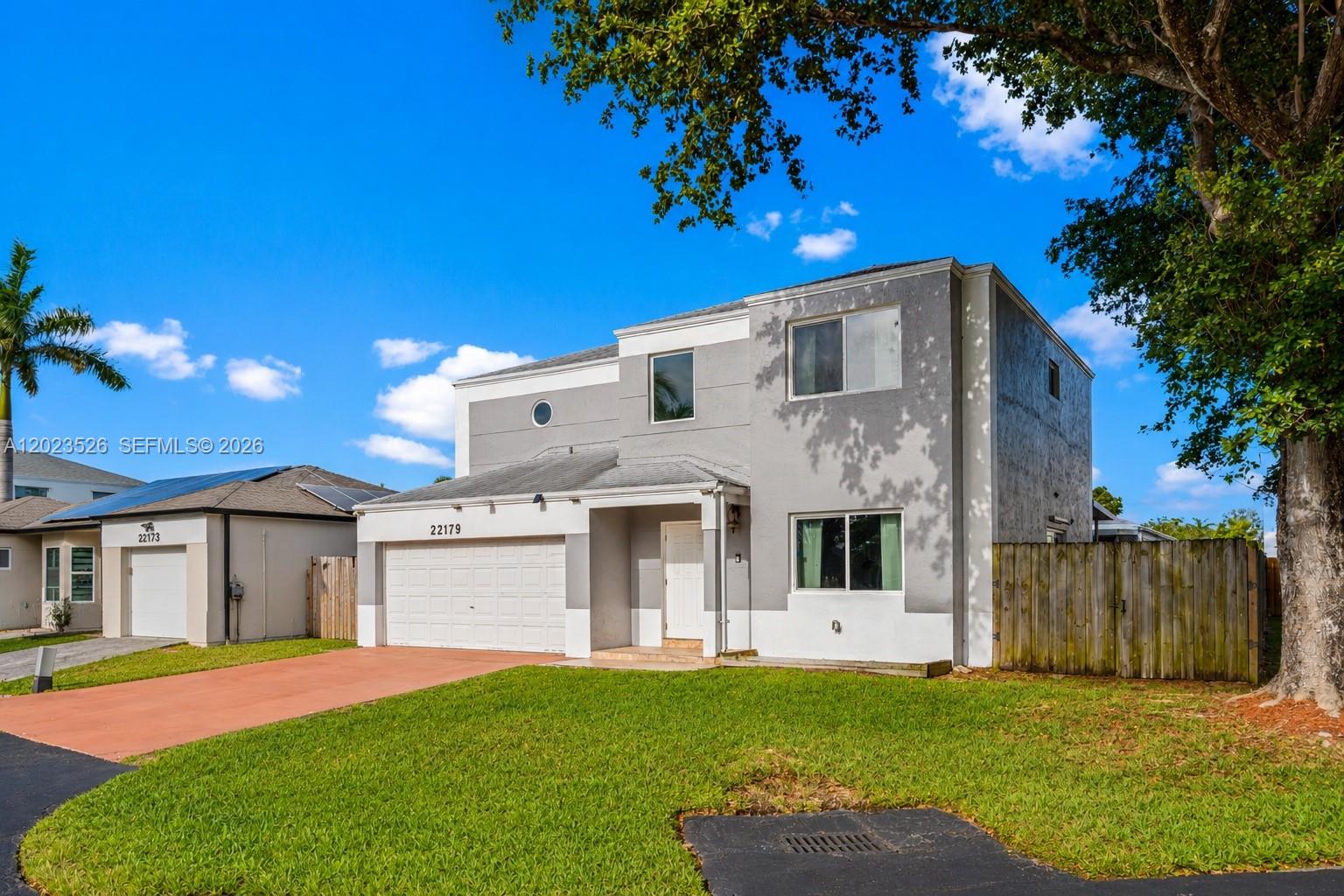 LAKES BY THE BAY SEC 5 - Residential
