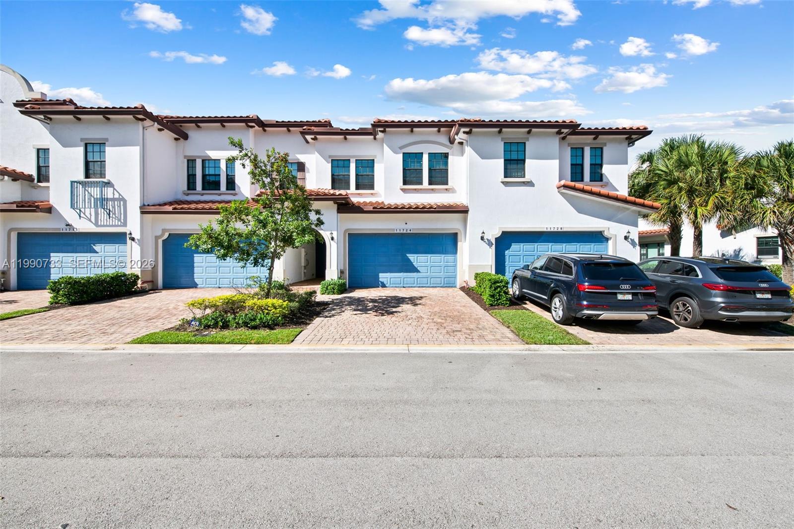 PEMBROKE LAKES SOUTH - Residential