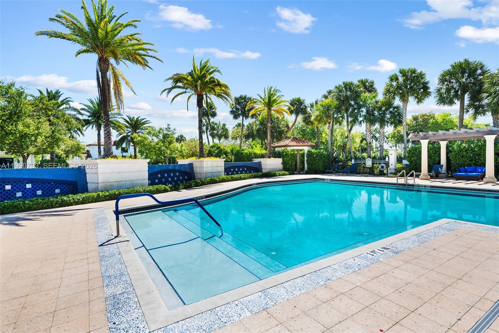 PEMBROKE LAKES SOUTH - Residential