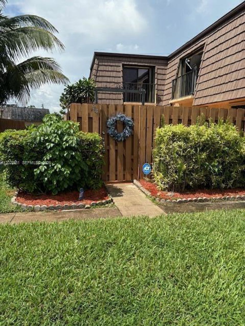 Photo of 964 Springdale Cir, Palm Springs, FL 33461 (MLS # A12022851)