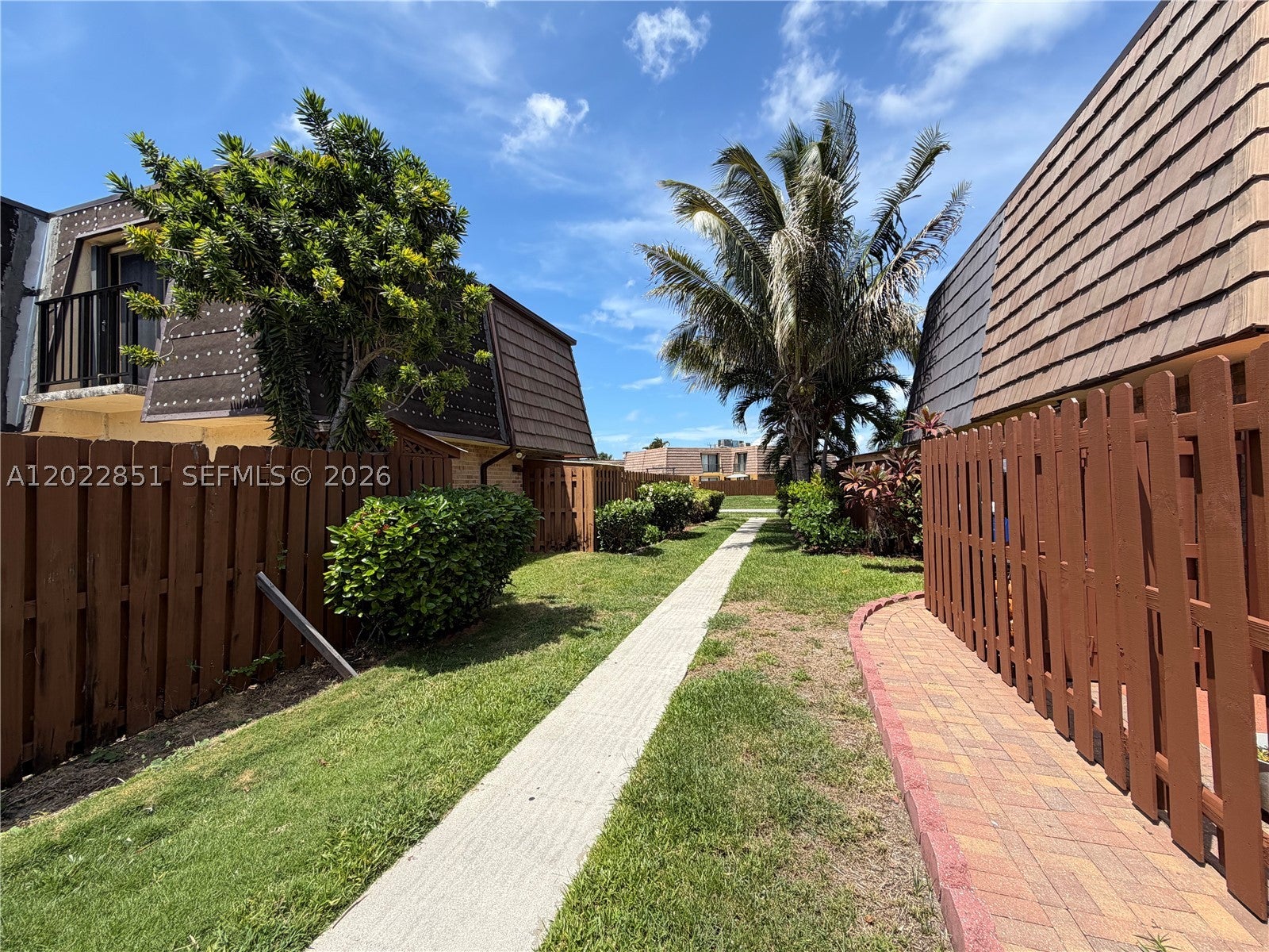 964 Springdale Cir, Palm Springs FL 33461