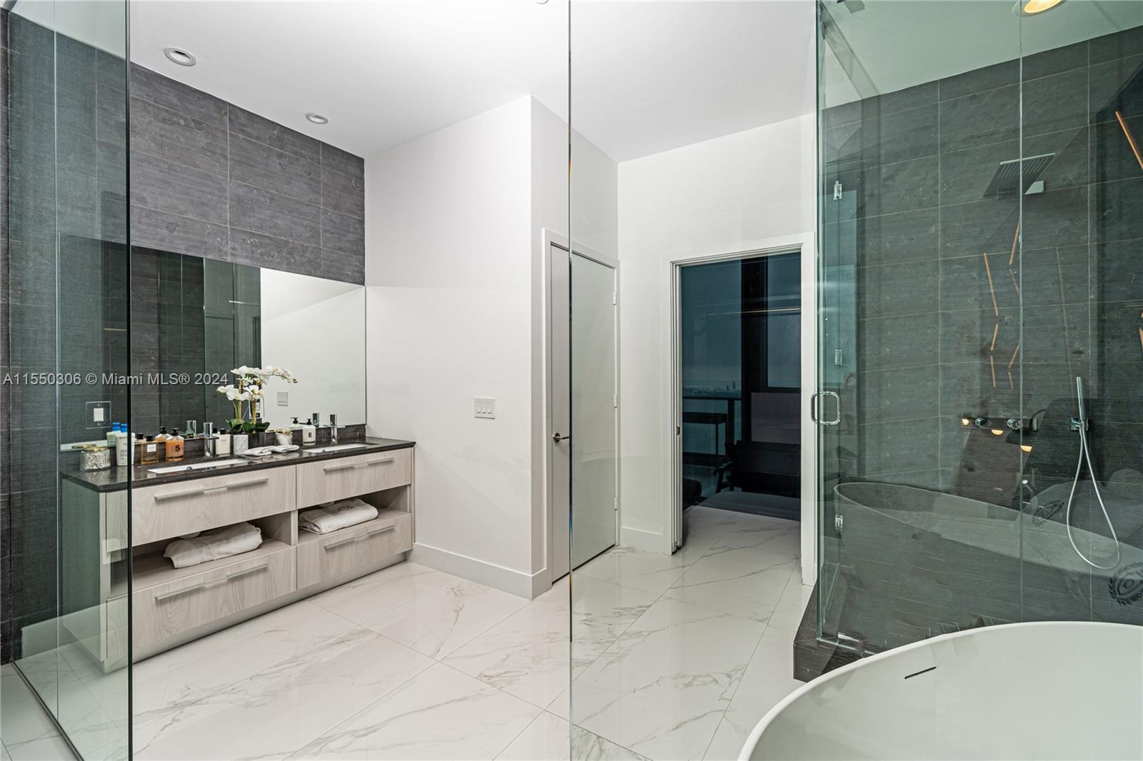 GRAN PARAISO CONDO - Residential