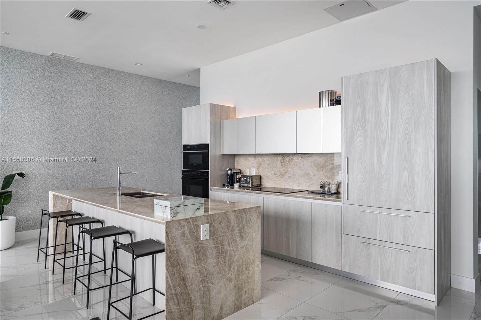 GRAN PARAISO CONDO - Residential