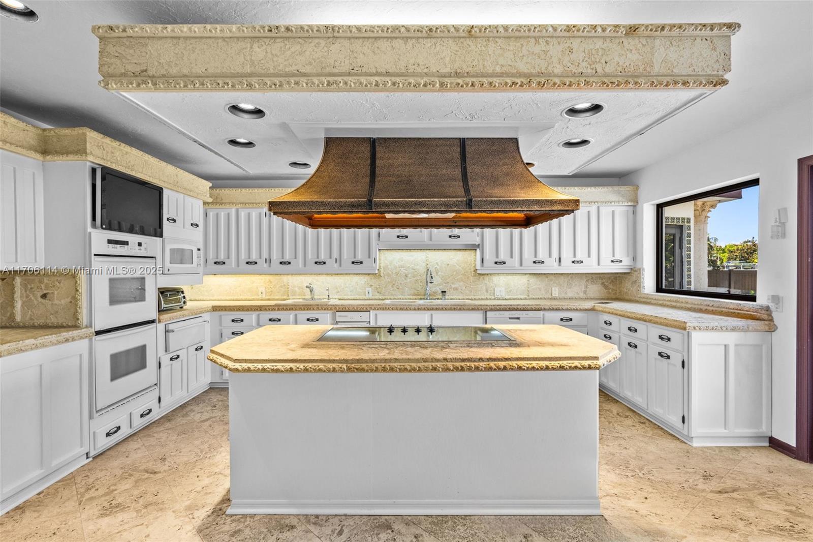 DIPLOMAT GOLF ESTATES - Residential