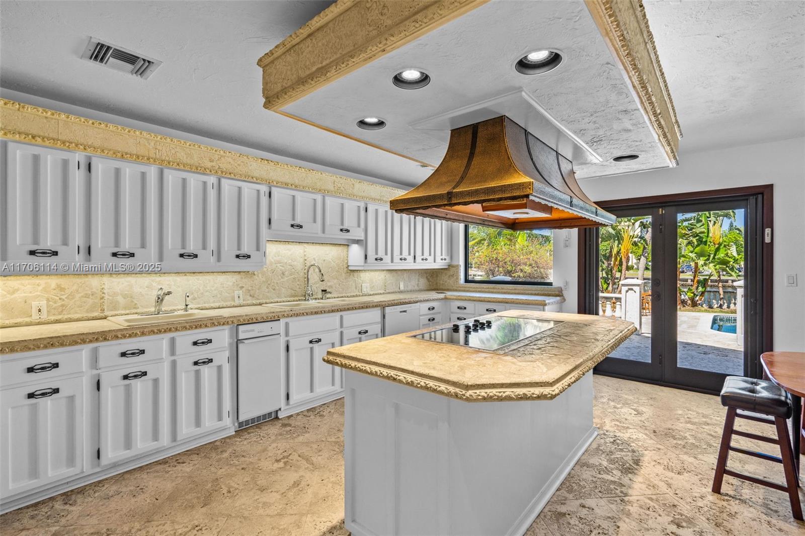 DIPLOMAT GOLF ESTATES - Residential
