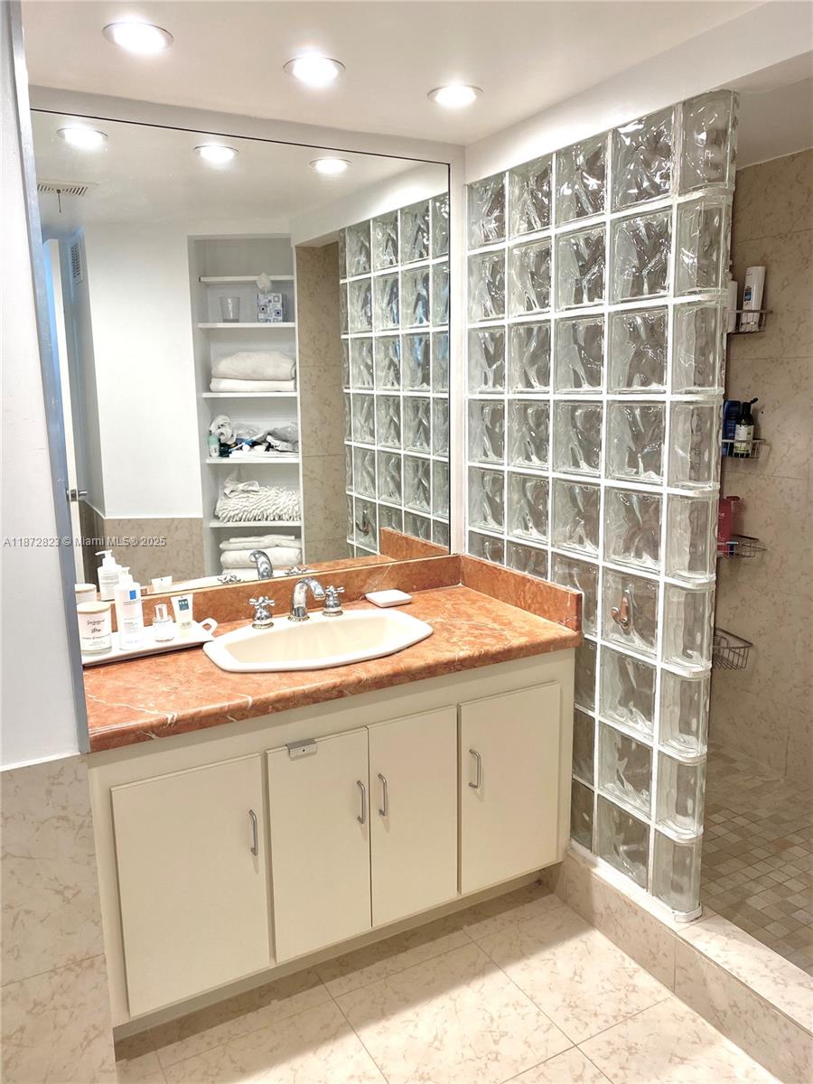 BURLEIGH HOUSE CONDO - Residential