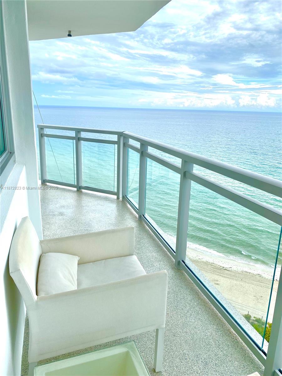 7135 Collins Ave 1806