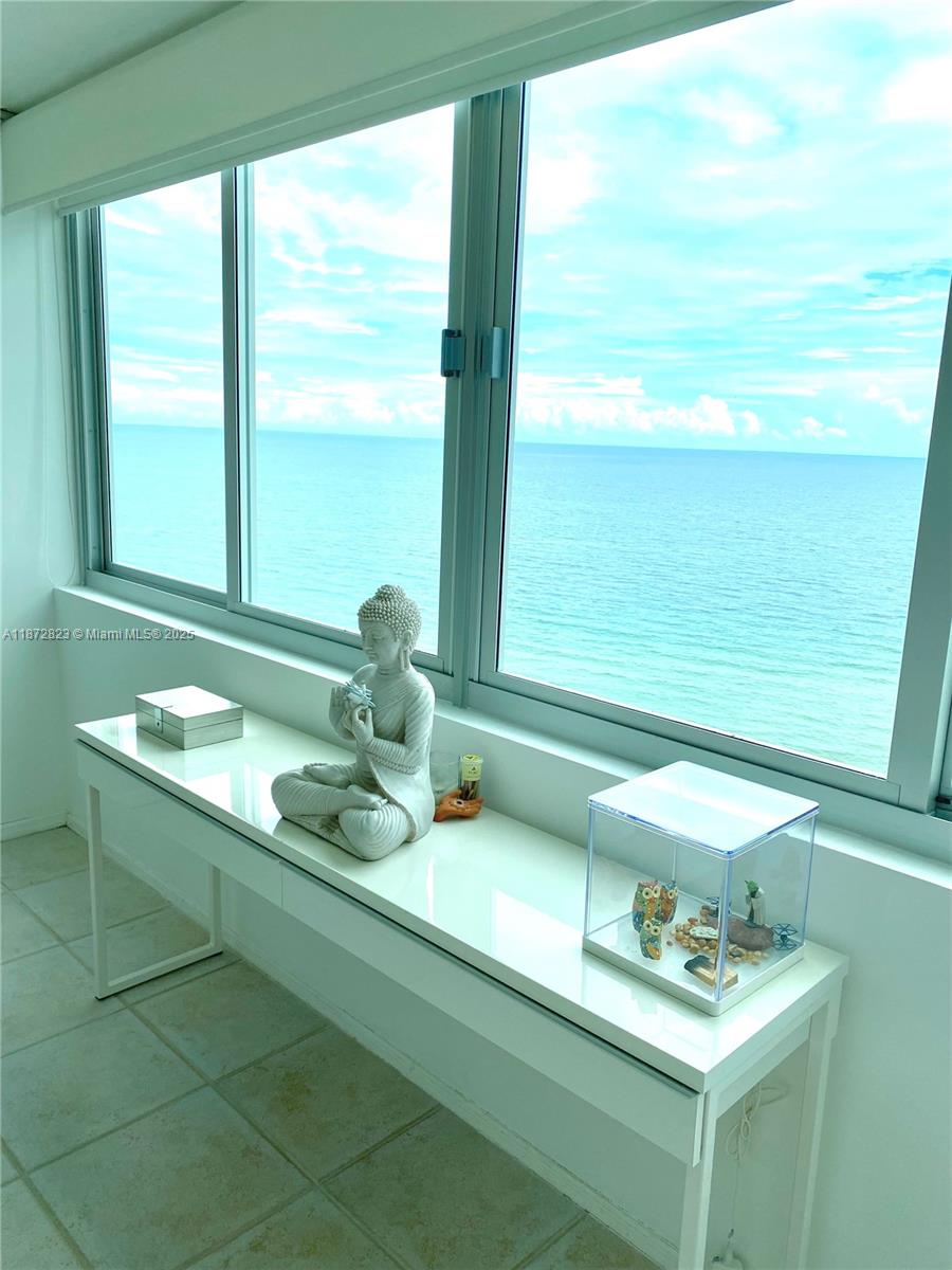 BURLEIGH HOUSE CONDO - Residential