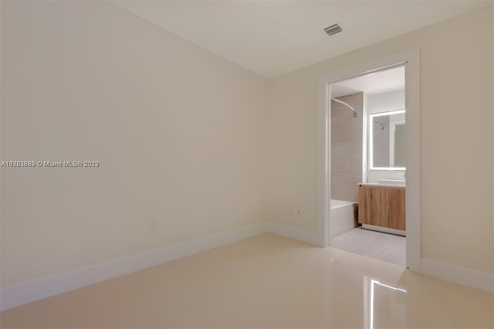 AVENTURA PARKSQUARE RESID - Residential Lease