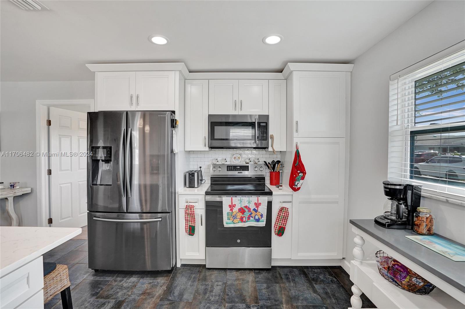 COUNTRY MANORS CONDO - Residential