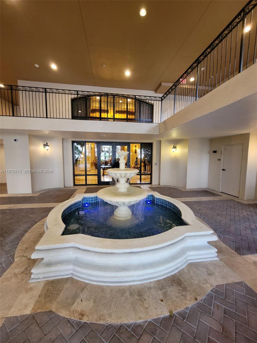 PUERTA DE PALMAS CONDO - Residential