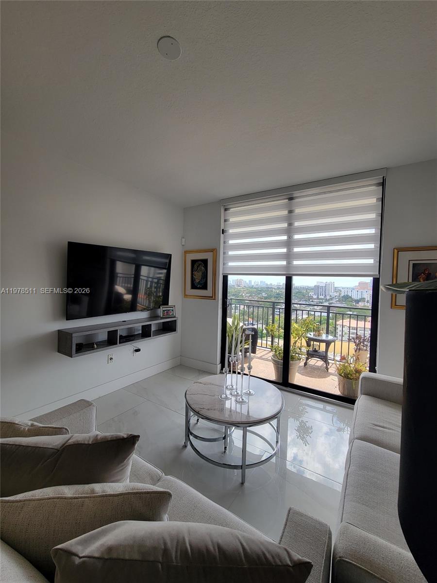 PUERTA DE PALMAS CONDO - Residential