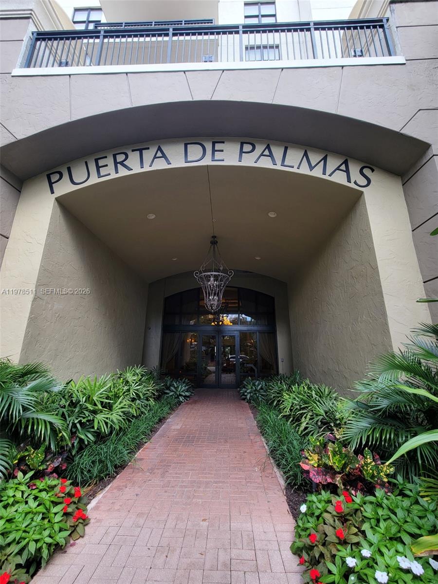 PUERTA DE PALMAS CONDO - Residential