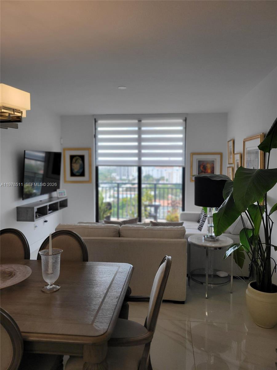 PUERTA DE PALMAS CONDO - Residential