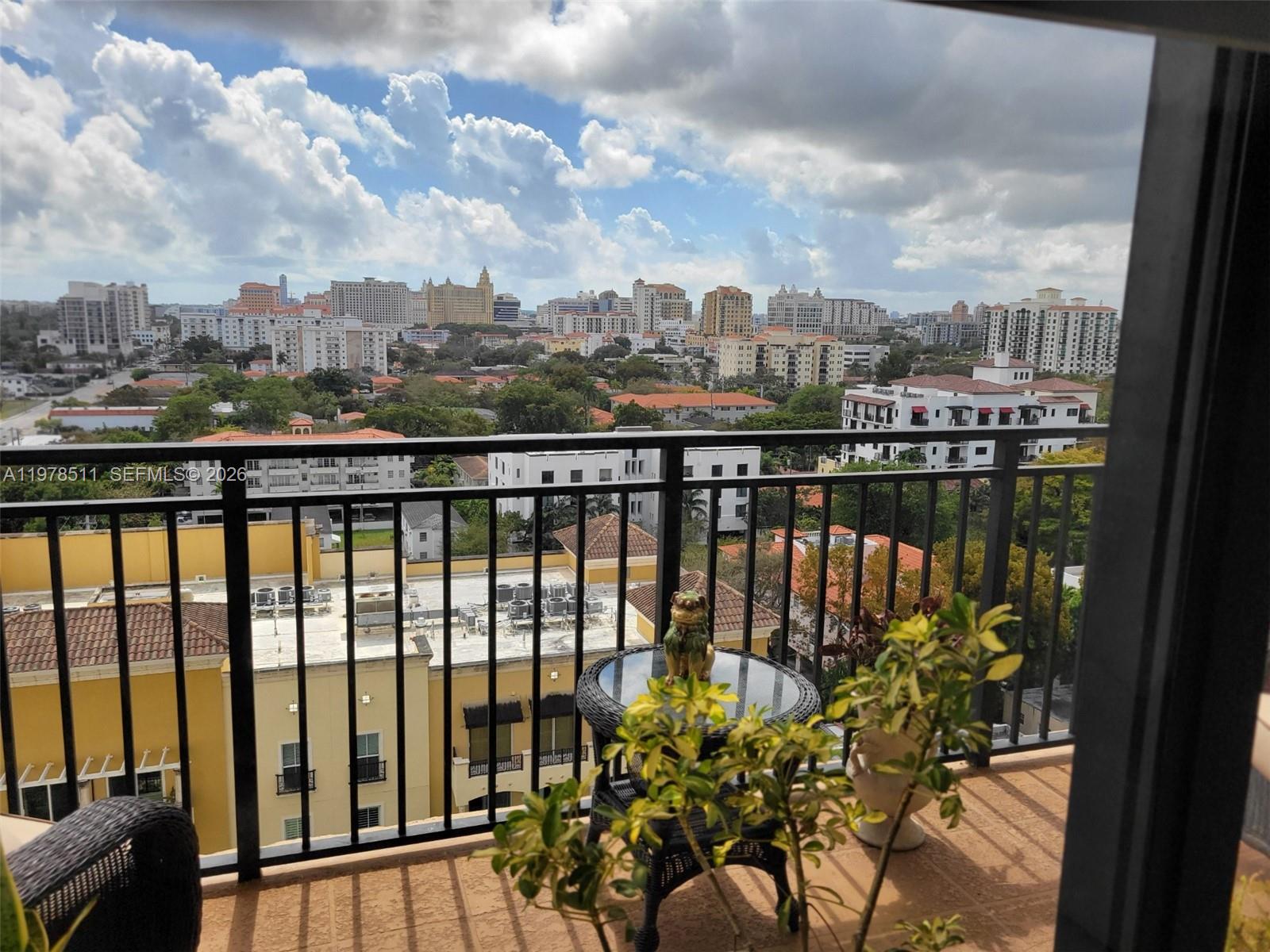 PUERTA DE PALMAS CONDO - Residential