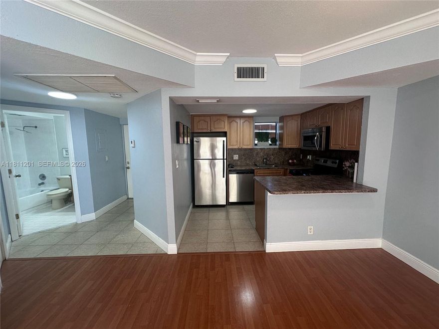 PRICE TO SELL, Stunning 1-bedroom,1-bathroom in the last floor with great views and privacy. Features In-Unit Washer&Dryer, ample Master Bedroom, Full kitchen, 2 parking spots. Las Vistas is a condo located in Downtown Doral and is a gated community. Enjoy access to amenities, boasting 4 Pools, 3 Tennis courts, a Racket Ball court, Gym, Clubhouse & free services like Freebee & Fumigation. Just steps away from trendy Restaurants, Shops, Top-rated Schools, Golf courses, Library, Parks, Art Museum, Supermarket, Health center, this location offers unbeatable walkability. If you're looking for a high-demand investment property or to use as your residence, this condo checks all the boxes. Low HOA & Pet Friendly.