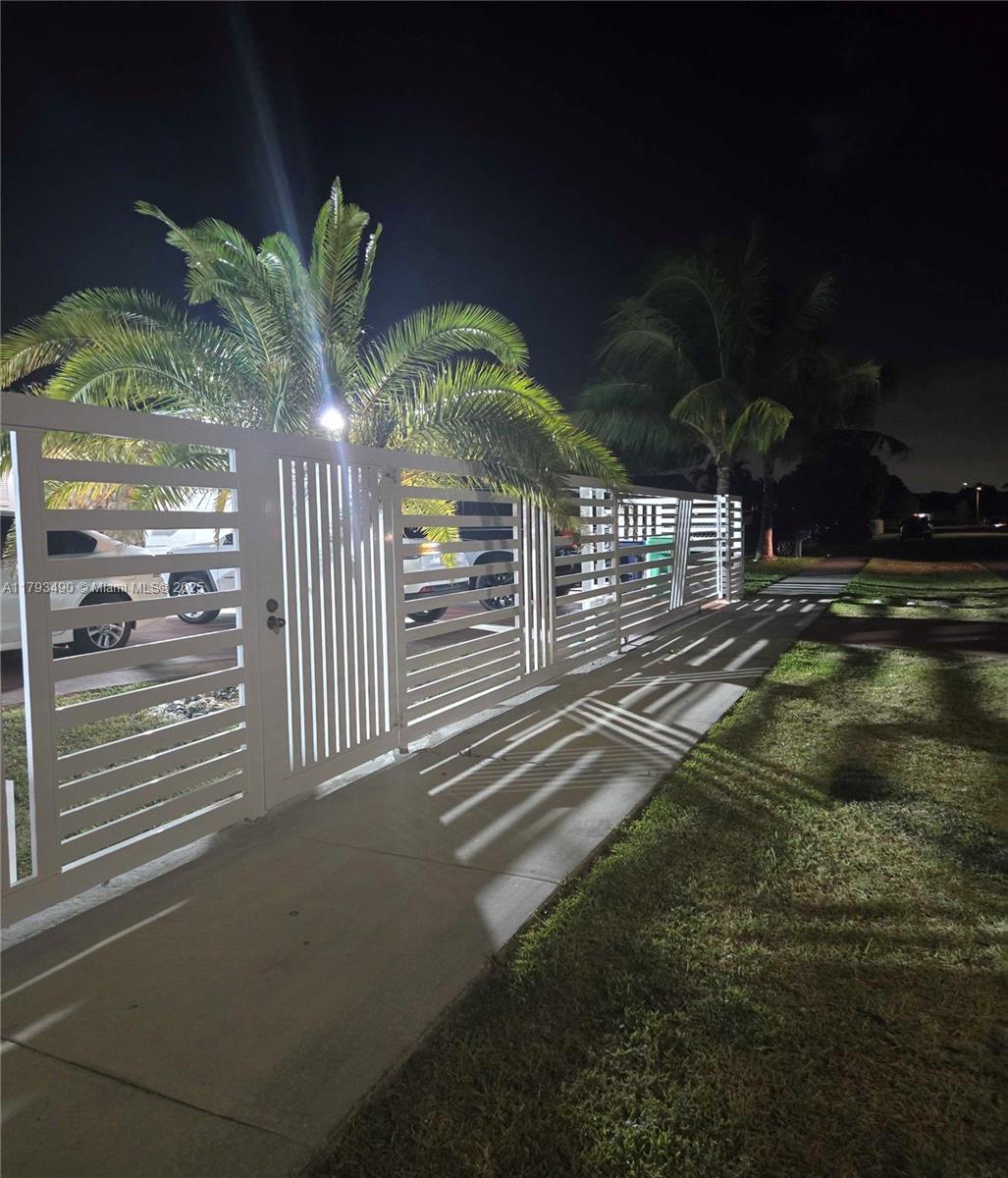 Rental Property at 19822 Sw 117th Ct 1, Miami, Broward County, Florida - Bedrooms: 1 
Bathrooms: 1  - $1,500 MO.
