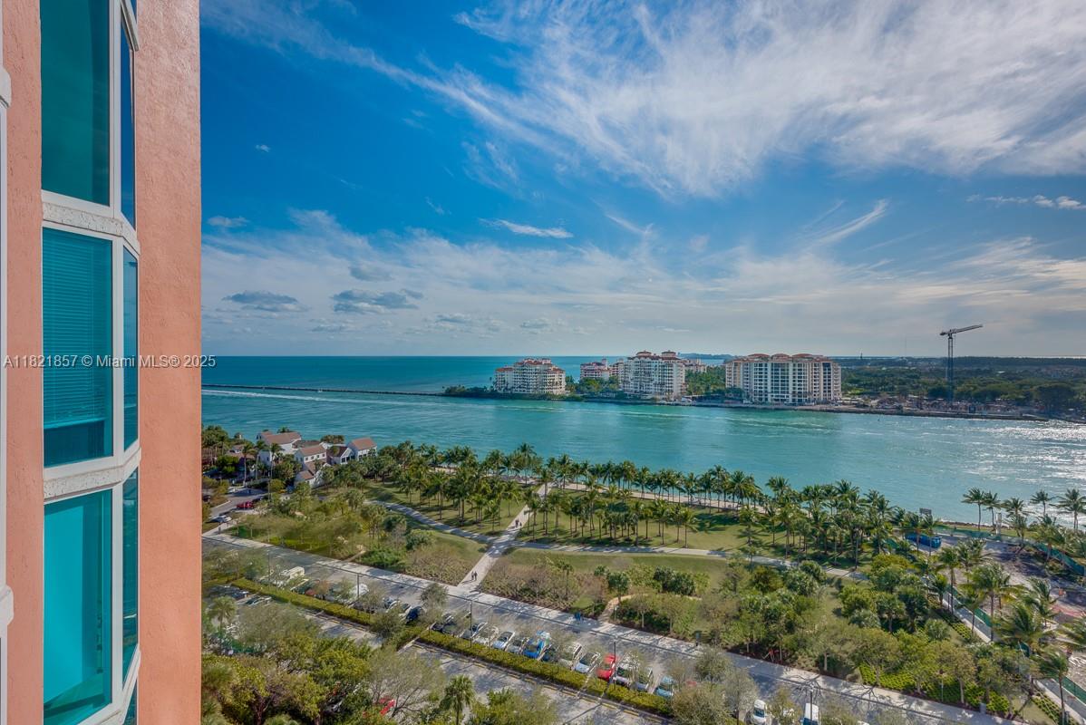 300 S Pointe Dr 1602