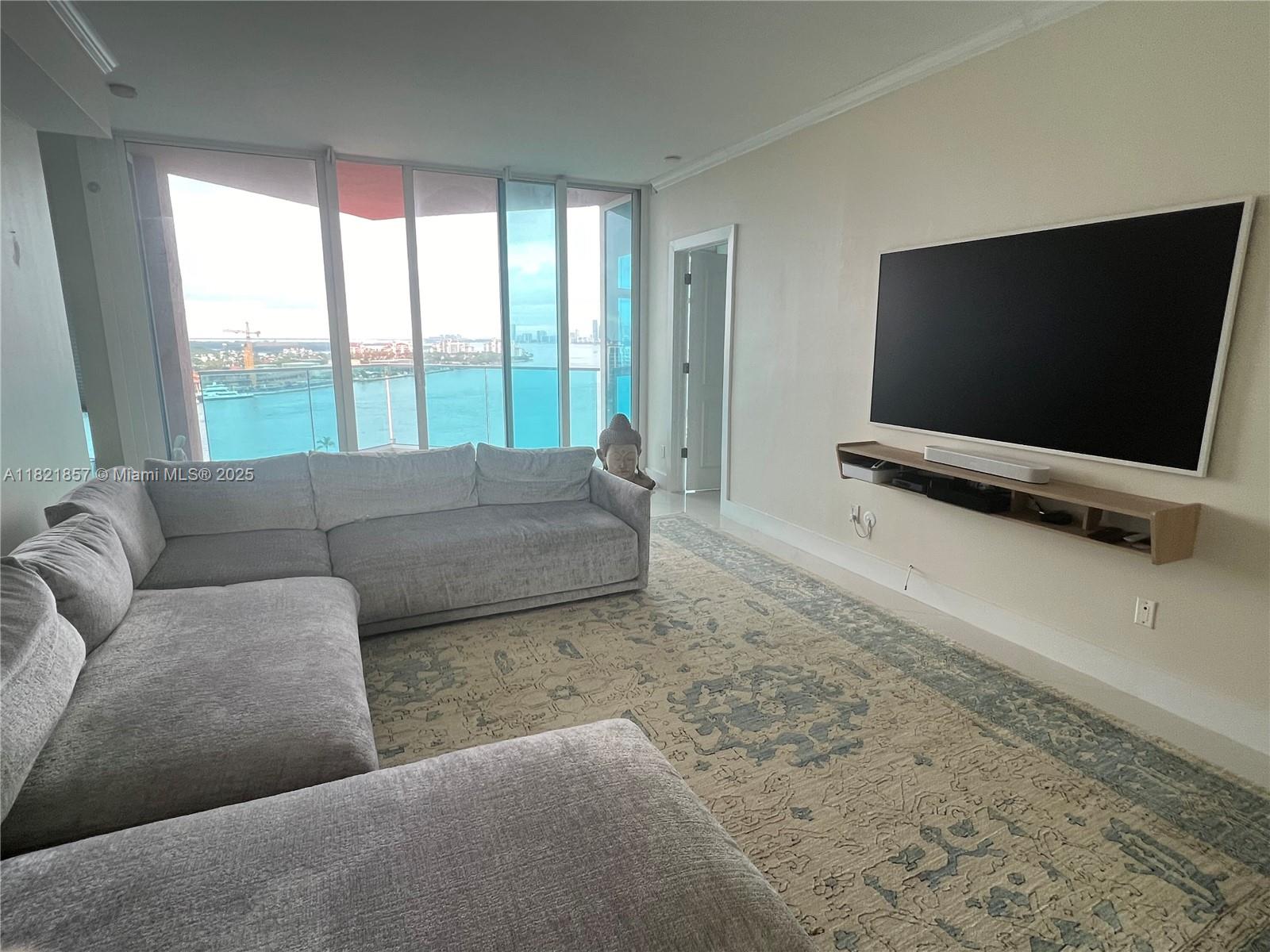 300 S Pointe Dr 1602