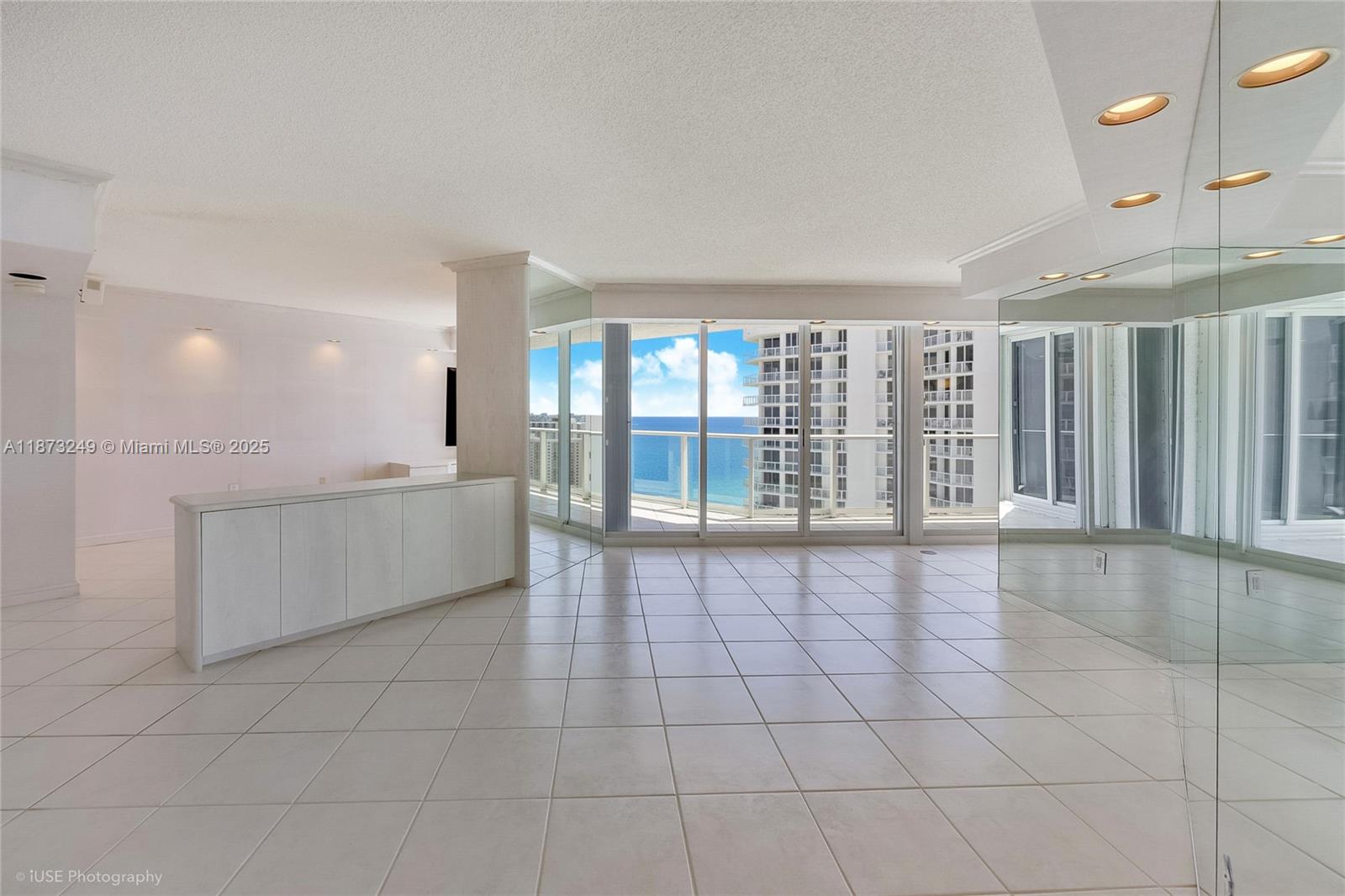 16445 Collins Ave 2628
