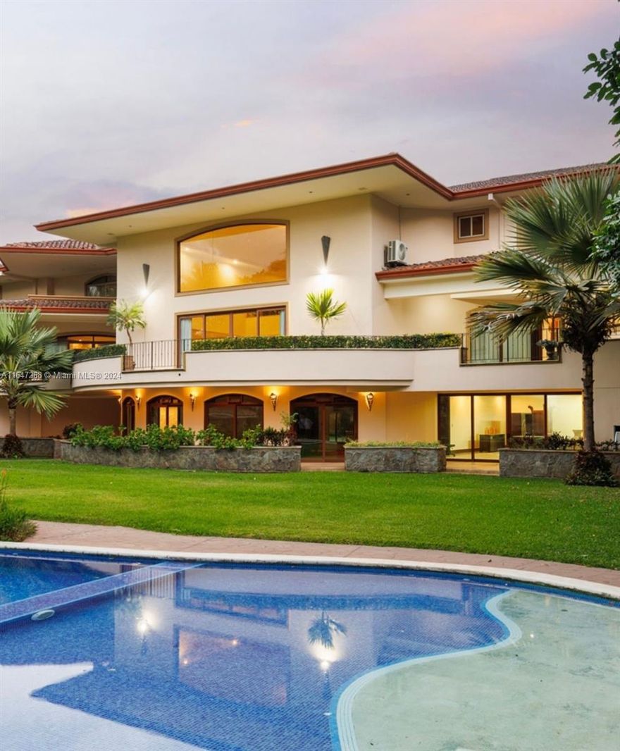 ncredible residence next to the Country Club in Escazu.
MIXED LAND USE, which allows for the development of towers up to 8 levels ... in its 10,476 M2, gardens and forest. 
It is being sold at a value corresponding to M2 of land, since its privileged location on a secondary street with views of the Golf Course, is something unique!
Land of 147 meters x 67 meters ... With two street fronts.
Spectacular rooms, bathrooms, living rooms, dining room, etc., etc ... make this residence a place to live or a real estate development!Finishes in fine woods, marbles, etc.
7 Bedrooms.
Office
9 Bathrooms.
Gym.
Indoor parking for 7 cars and for 30 without a roof.
Pool.
Ranch
Play Area.
Jacuzzi
..............................ideal for a CLINIC, EMBASSY, FAMILY RESIDENCE or REAL ESTATE PROJECT