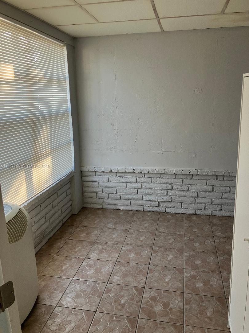 HOLLYWOOD PARK - Residential Lease