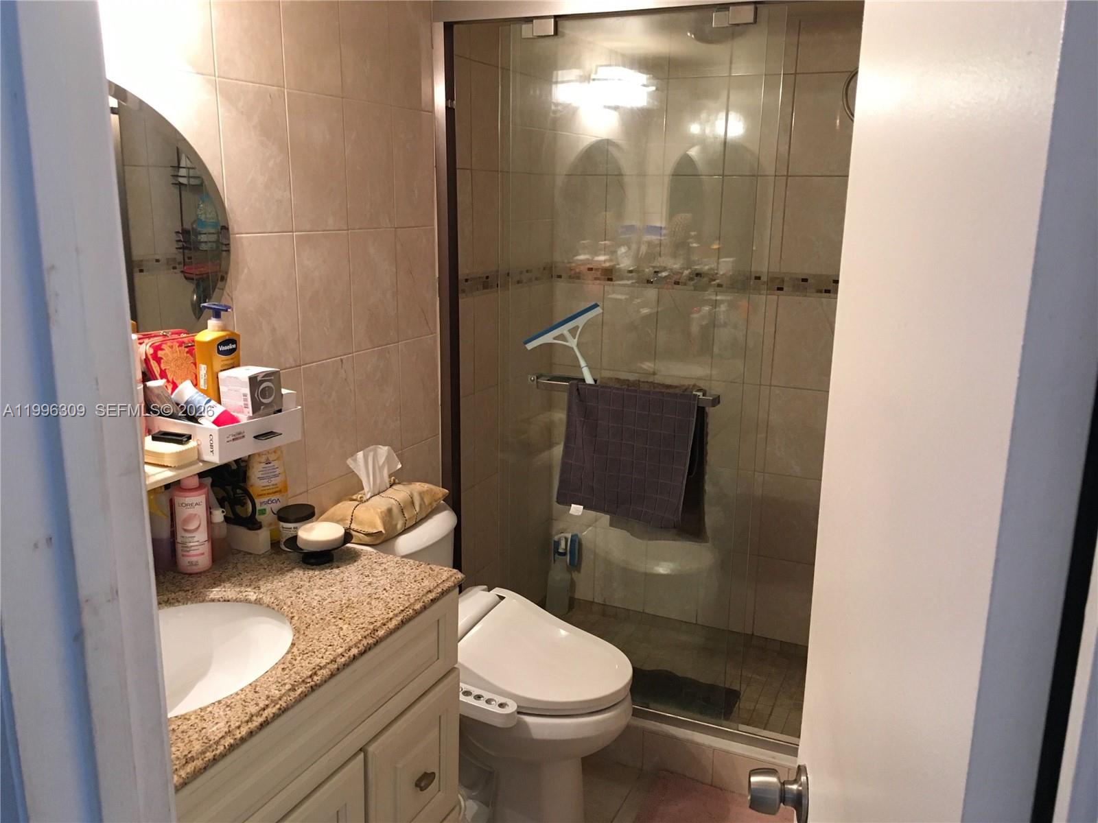 VILLAGE ROYALE GREENHILL - Residential
