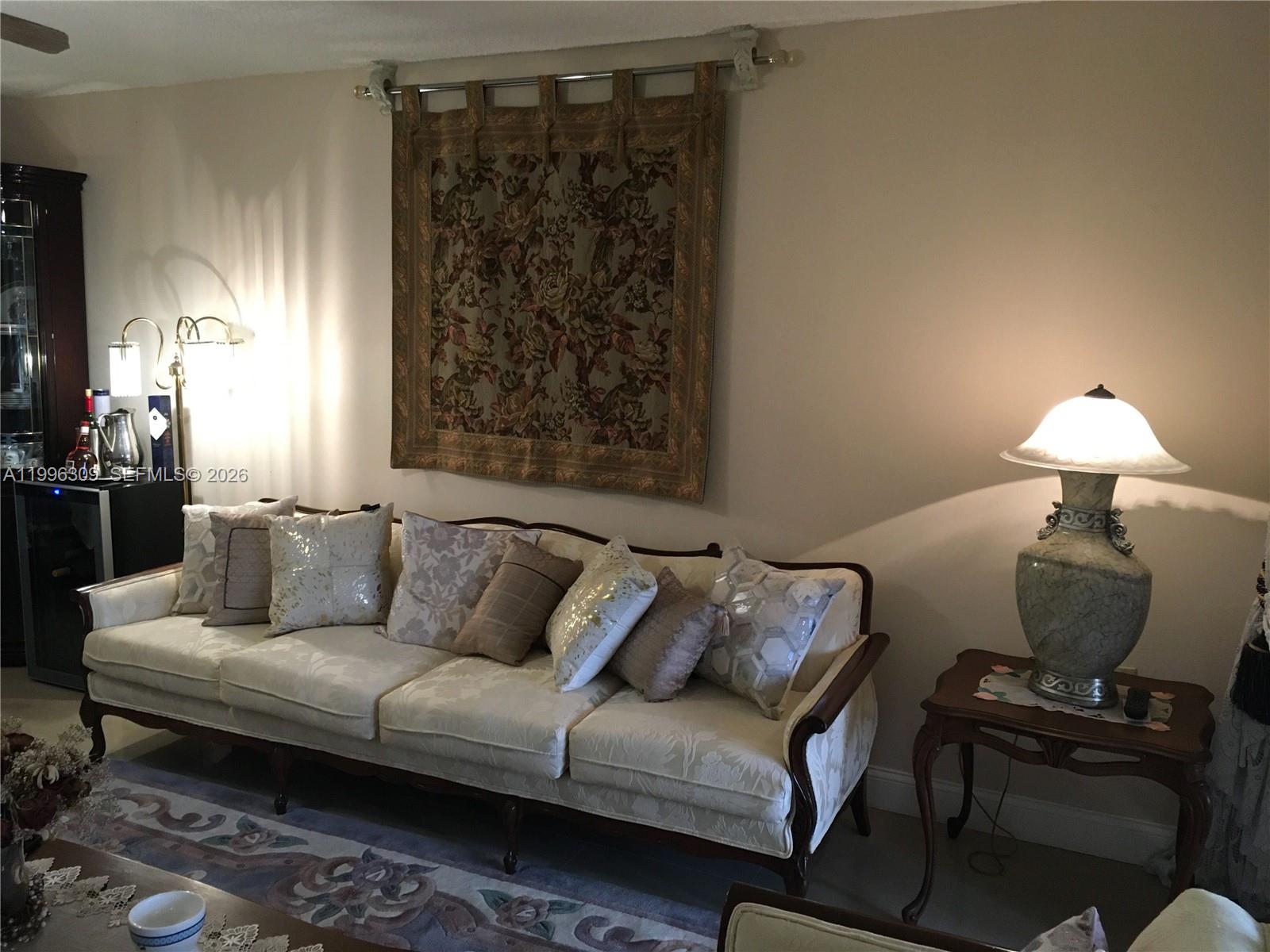 VILLAGE ROYALE GREENHILL - Residential