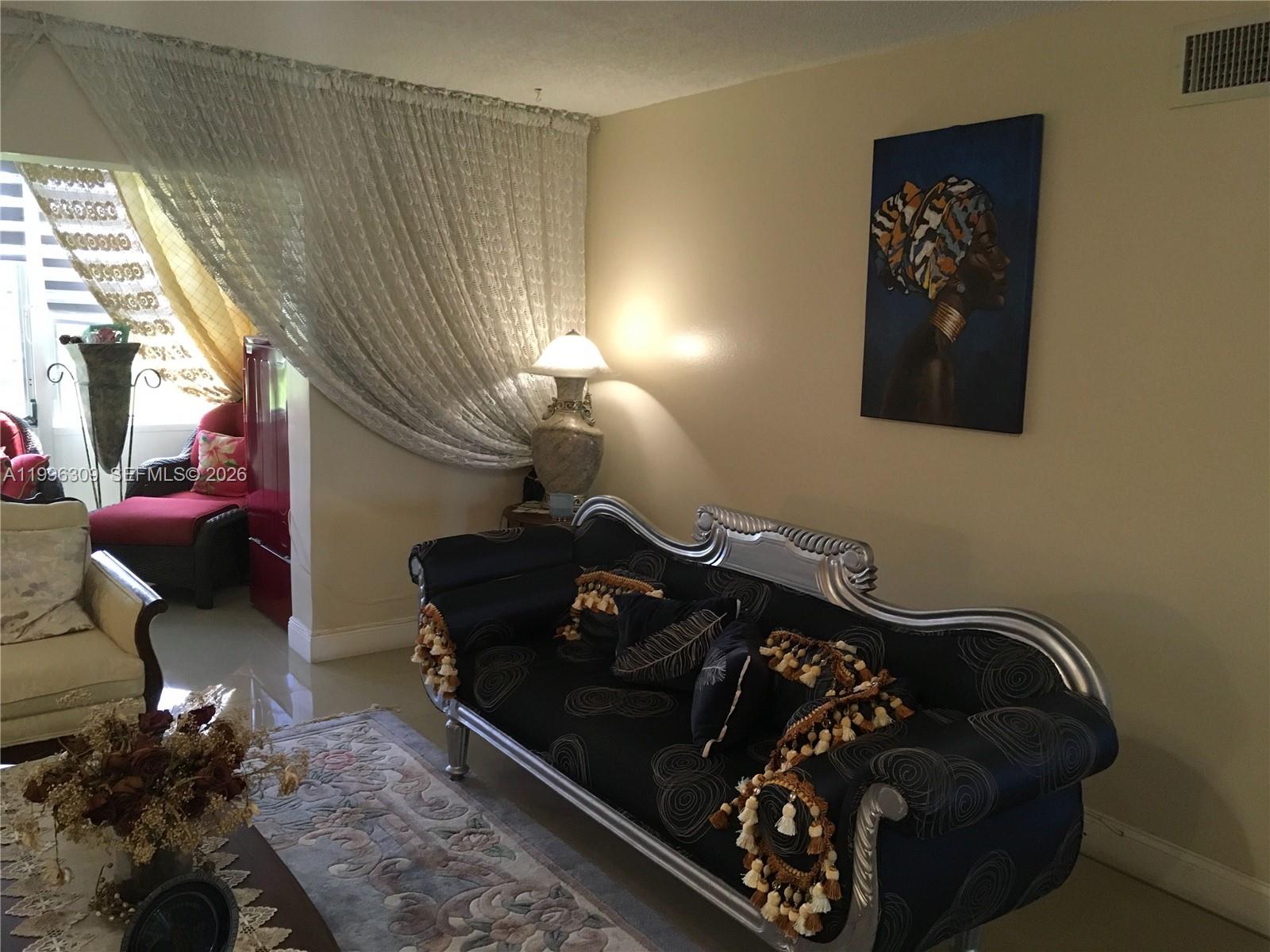 VILLAGE ROYALE GREENHILL - Residential