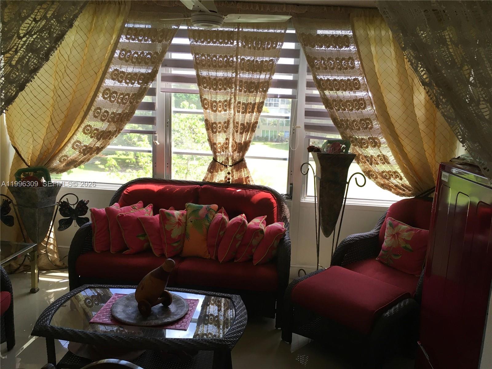 VILLAGE ROYALE GREENHILL - Residential