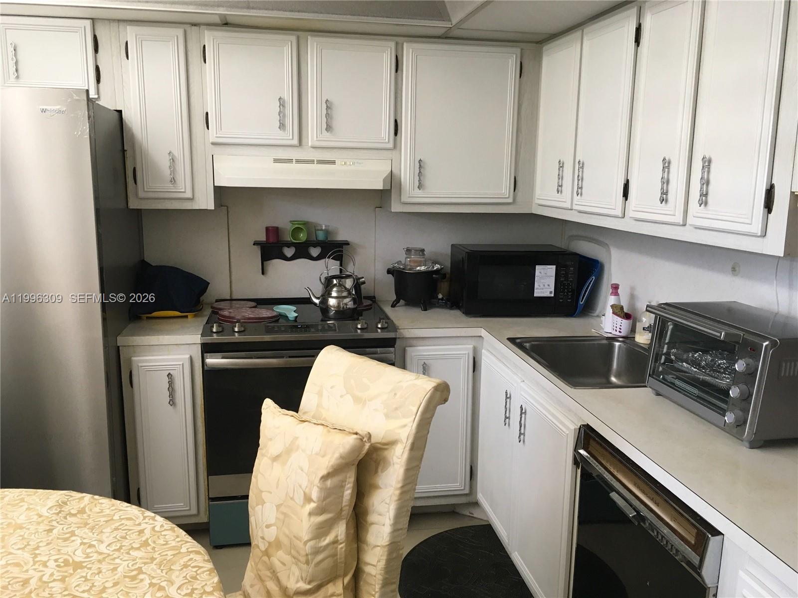 VILLAGE ROYALE GREENHILL - Residential