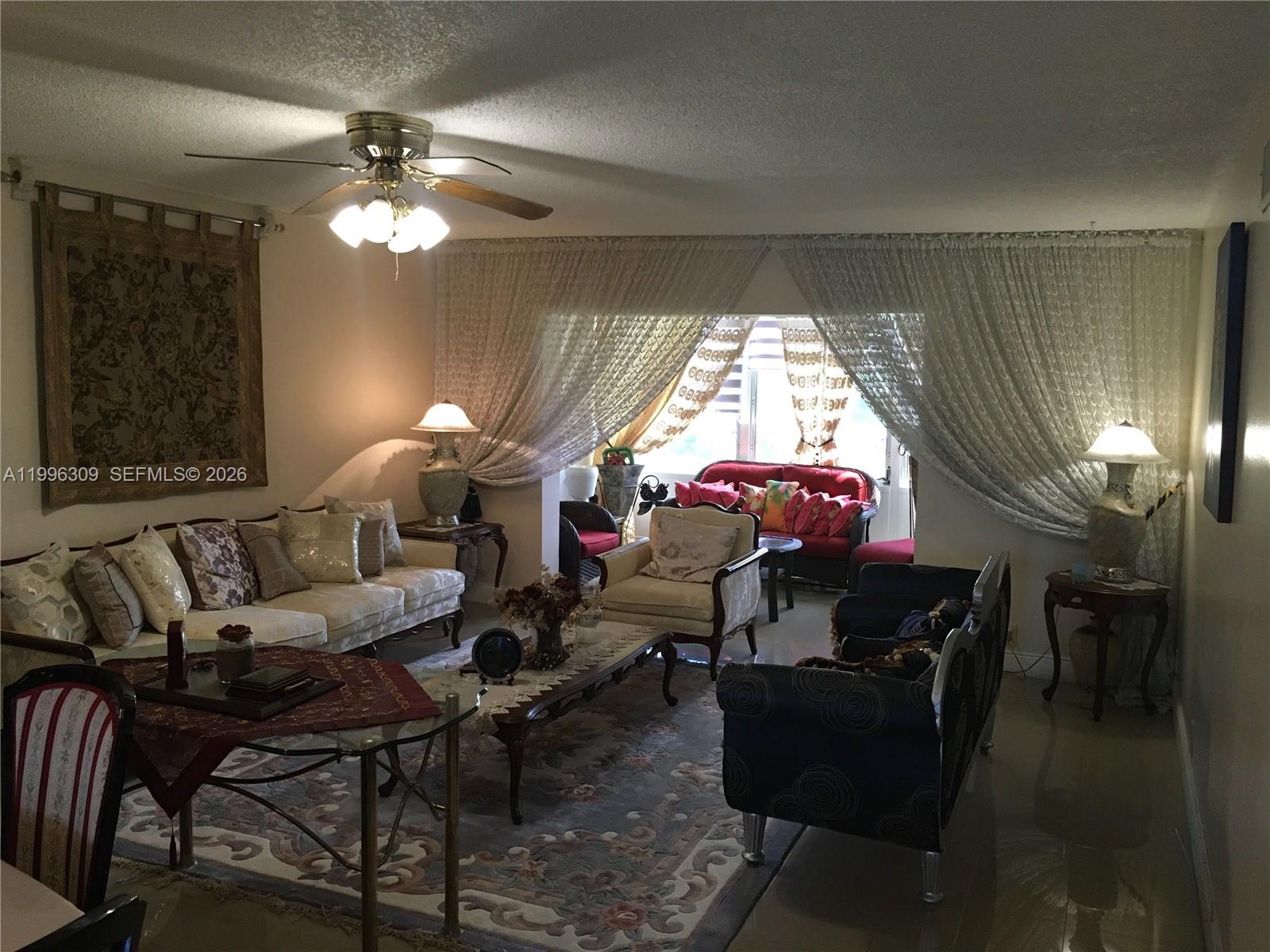 VILLAGE ROYALE GREENHILL - Residential