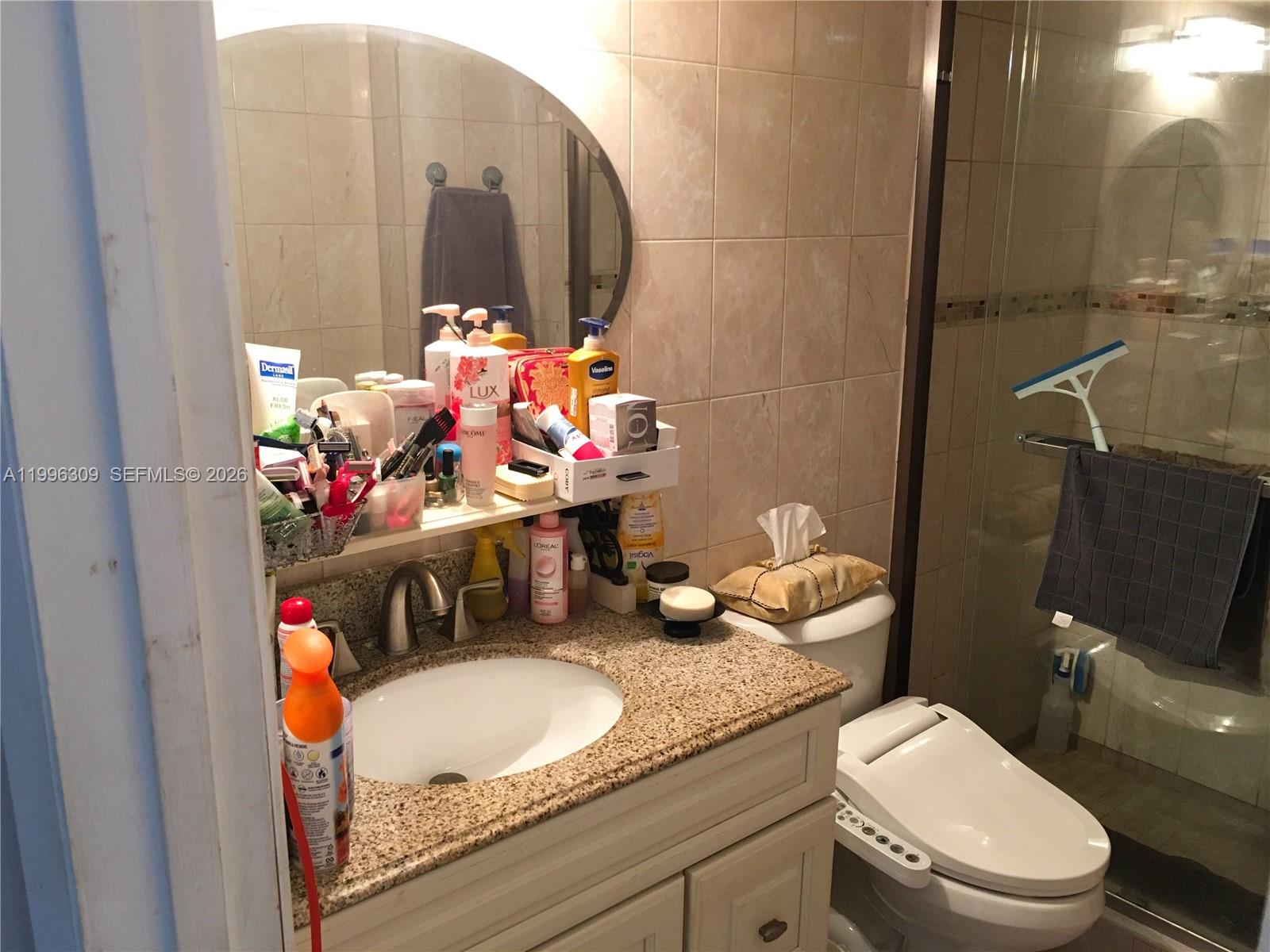 VILLAGE ROYALE GREENHILL - Residential