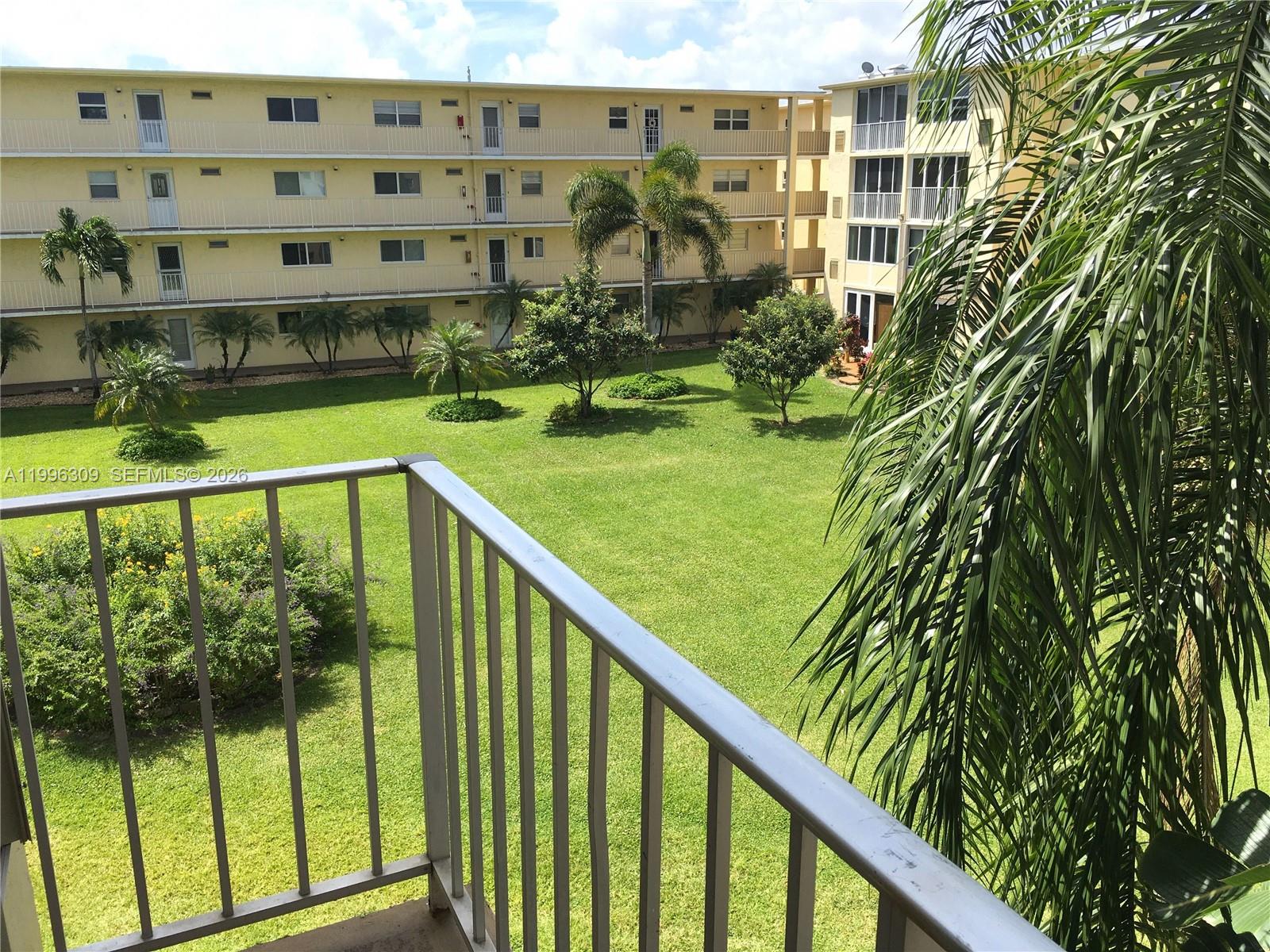 VILLAGE ROYALE GREENHILL - Residential