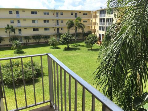 Photo of 300 NE 26th Ave #314, Boynton Beach, FL 33435 (MLS # A11996309)