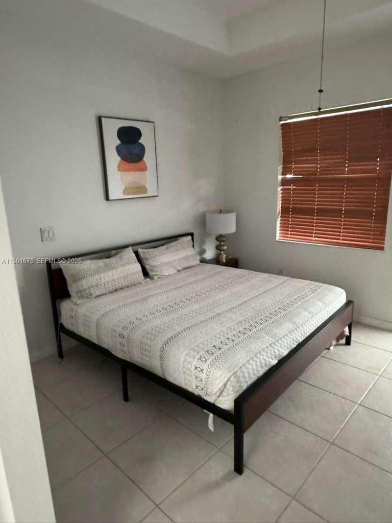 PORTOFINO BAY - Residential