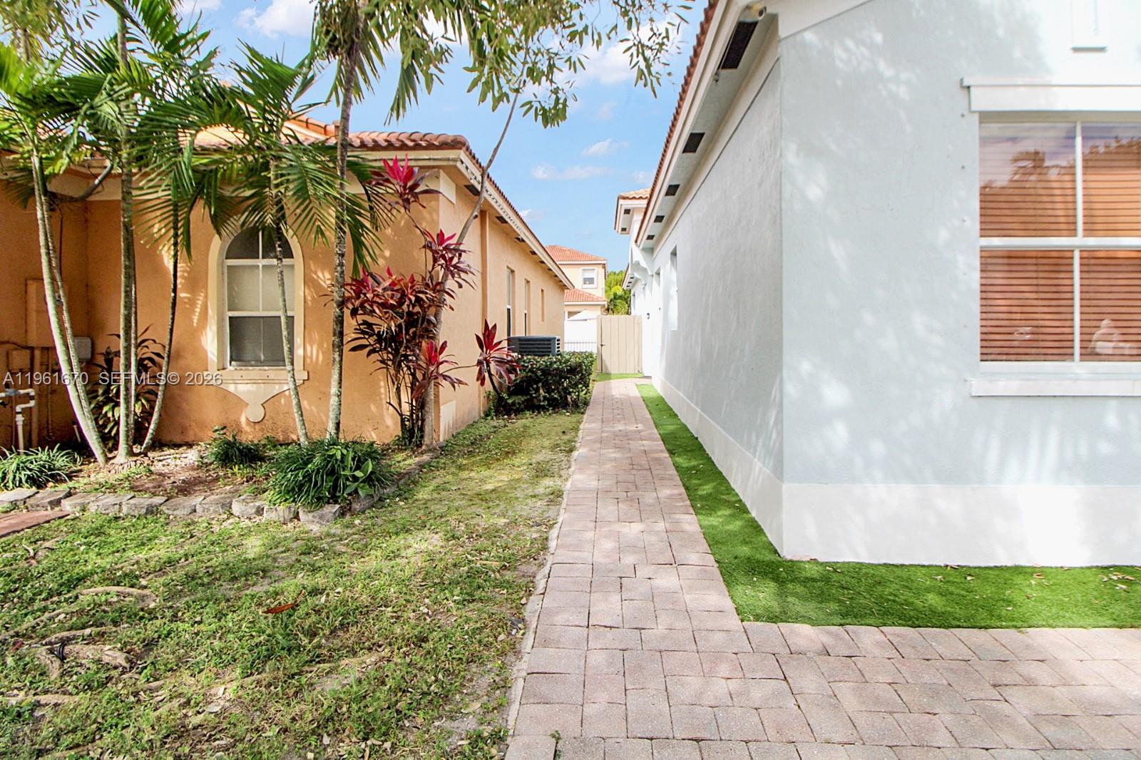 PORTOFINO BAY - Residential