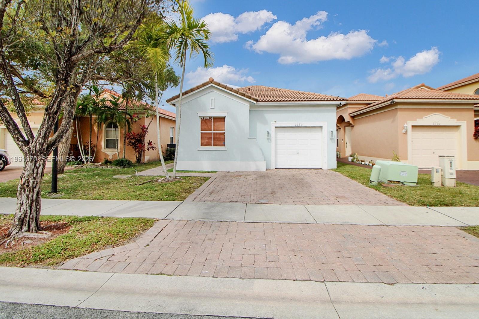 PORTOFINO BAY - Residential