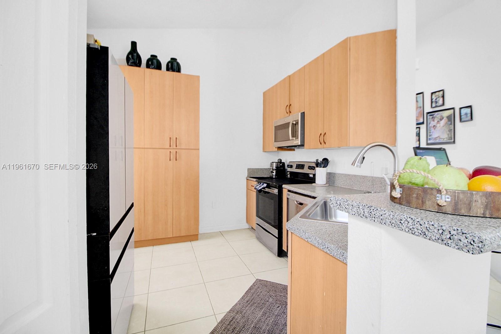 PORTOFINO BAY - Residential