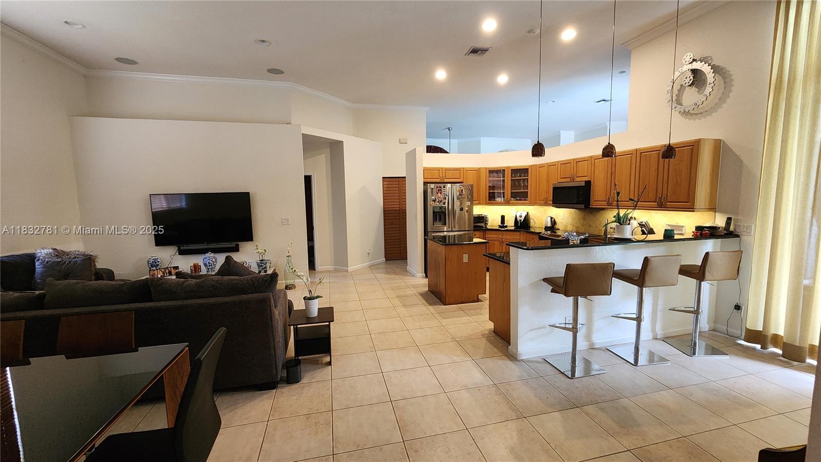 2610 E Oakbrook Ct 2610