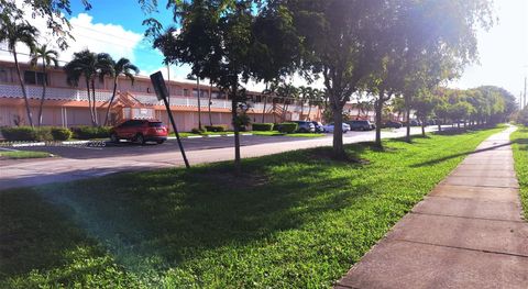 Photo of 901 SW 11th Ave #4H, Hallandale Beach, FL 33009 (MLS # A11882937)